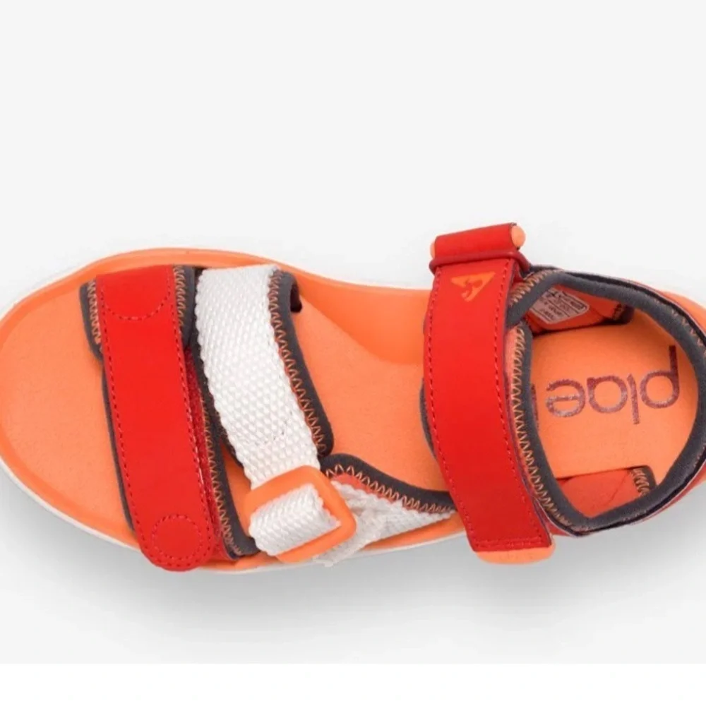 Plae Wes Voltage Red. Size 10 Toddler Voltage red